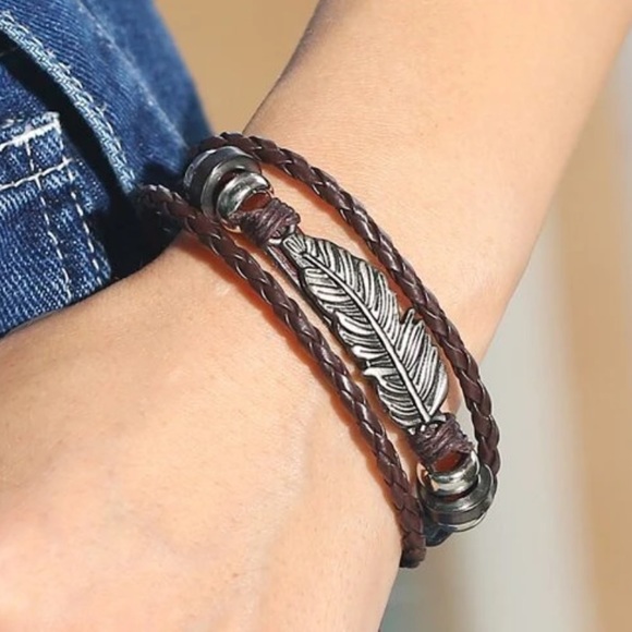 🪶 Men’s Feather Pendant Charm adorned Braided Bracelet adjustable 1 in stock - Picture 2 of 6